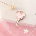 Süßer rosa Herz Schlüssel Metall Emaille Anhänger für DIY Armband Halskette Schmuckherstellung. - Schlüssel