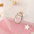 Niedlicher rosa Herz Flakon Emaille Anhänger für DIY Armband und Schmuck Zubehör. - Wunschflasche