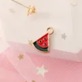 Wassermelone Emaillierter Anhänger DIY Schmuck, süßes rot-schwarzes Fruchtzubehör für Armband. - Wassermelone