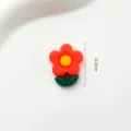 Roter Blumen Harz Charm Cabochon mit gruenen Blaettern fuer DIY Handyhuelle und Haarschmuck - Blume