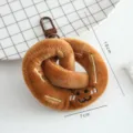 Leuke Pluche Pretzel Sleutelhanger Schattig en Zacht Brood Tas Hanger Vorm Speelgoed 10cm - Broodknoop (deurdecoratie)