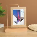 Calendario da tavolo rotante in legno cornice, variante finitura legno naturale, ufficio. - Impressione della Città
