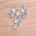 Colgantes de metal plateado con forma de cola de sirena para bisutería DIY y manualidades. - Sirena / 16x30mm / Plata antigua