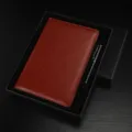 Set regalo agenda A5 e penna con copertina in pelle PU marrone e scatola elegante. - Scatola regalo / A5 / Marrone