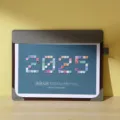 Calendario da tavolo 2025 con copertina in pelle, planner minimalista e cancelleria. - Vita colorata (Edizione classica)