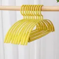 Antislip naadloze kledinghangers, gele plastic kledinghangers, 20 stuks voor dagelijks - 1 stuk / Strogeel