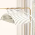 Anti-slip kledinghangers spoorloos zware plastic melkwitte hangers voor jassen. - 10 stuks / crème