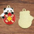 Niedlicher Neujahrs Panda Emaille Anhänger Legierung DIY Schmuck Zubehör Halskette - Panda Mit Goldbarren Stil (Nr. 15)
