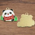 DIY Legierung Emaillierte Panda Anhänger Charms für Halskette Armband Schmuckherstellung. - Panda mit Bambus und Roter Umschlag Anhänger (Nr. 27)