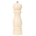 Detailweergave van handmatige houten pepermolen met keramisch maalwerk voor de keuken. - Wit