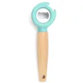 Detailopname van de multifunctionele keukenflessenopener met houten handvat en blauwe top. - Flessenopener