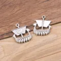 Silberne Wikinger Langschiff Legierung Anhänger Charms für DIY Schmuckherstellung Halskette - Drachenboot-Stil (5H16)