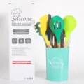 Juego de utensilios de cocina de silicona colorida con mangos de madera y soporte. - Juego de 12 Piezas / Multicolor