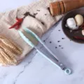 Edelstahl Küchenzange mit hitzebeständigen Silikongriffen zum Kochen, Braten und Servieren. - Blaue Küchenzange