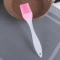 Pink silicone basting brush, heat-resistant pastry oil brush for baking, grilling and cooking - Pink