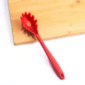 Cuchara para Pasta de Silicona Roja Utensilio de Cocina Resistente al Calor - Servidor de Espaguetis / Rojo