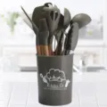 Juego de 11 utensilios de cocina de silicona con mangos de madera y cubo marrón claro - Conjuntos