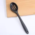 Schiumarola da cucina in silicone nero utensile antiaderente per cucinare con foro appeso - Schiumarola / Nero
