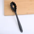 Cucchiaio per spaghetti in silicone nero resistente al calore utensile da cucina. - Servispaghetti / Nero
