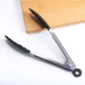Pinza da cucina in acciaio inossidabile con manico in silicone nero per cucinare. - Pinze per Alimenti / Nero