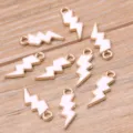 Colgante de rayo dorado de aleación esmaltada blanca para bisutería DIY, 7x20mm. - Blanco