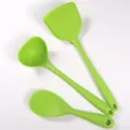 Juego de utensilios de cocina de silicona verde, espátula resistente, cucharón y cuchara de arroz. - Conjuntos / Verde Hierba