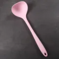 Cucharón de sopa de silicona rosa para cocina con agujero para colgar antiadherente. - Cuchara de Sopa / Rosa