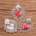 Vintage gotische hart metalen legering hangers met rood emaille voor doe-het-zelf sieraden maken - 28x37mm