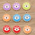 Vista detallada de dijes de mal de ojo de aleación colorida, accesorios colgantes redondos con aceite. - Colores Mezclados
