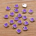 Kleine lila Herz Emaille Metall Anhänger Charms für DIY Schmuckherstellung und Nagelkunst. - Lila