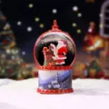 Kerst sneeuwbol ornament met Kerstman en winterdorp basis voor feestelijke decoratie - Kerstman met Sjaal Stijl (2483)