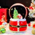 Weihnachtsmann Schneekugel Spieluhr festliche Tischdekoration Weihnachtsgeschenk Deko - Groß 100 Schnee+Licht+Musik / 2041 Weihnachtsmann mit Geschenkanhänger