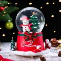 Weihnachtsschneekugel mit niedlichem Schneemann, leuchtende Deko für festliche Geschenke. - Weihnachtsschneemann (030) / Groß (100#) Schneiend Extern Rotierend