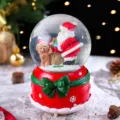 Kerstsneeuwbol met de Kerstman en schattige beer, verlichte vakantiecadeau decoratie. - Groot 100 Sneeuw+Licht+Muziek / Stijl Beer (2021)