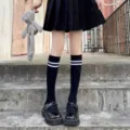 Schwarze gestreifte Kompressions-Kniestrümpfe für Damen, atmungsaktive sportliche Fitness - Einheitsgröße / Schwarz