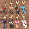 Pendentif chat émail coloré en alliage avec fermoir mousqueton pour fabrication de bijoux - Style Avec Fermoir Mousqueton / 1 Pièce/Paquet / Couleurs Mélangées Aléatoires