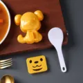 Set stampo per riso cane giallo e bianco, ideale per bento fai da te e cucina creativa. - Cane Arancione