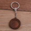 Porte-clés pendentif rond en bois avec bordure florale sculptée et anneau en métal. - Style A / 25mm / Argent antique