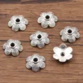 Antiek zilveren legering bloem kraalkapjes, DIY afstandhouders voor armbanden en kettingen. - Holle Bloemstijl (1311) / 4*13mm / Antiek Zilver