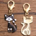 Charm chat en émail mignon avec fermoir mousqueton pour la fabrication de bijoux DIY et porte-clés. - Style Avec Fermoir Mousqueton / Noir et Blanc