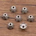 Antiek zilver bloem kralen kappen legering DIY sieraden bevindingen voor armbanden. - Opengewerkte Bloem (1686) / 1 Stuk (5x7) / Antiek Zilver