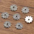 Antiek zilveren legering bloem afstandskralen voor DIY sieraden maken en armbanden. - Holle Bloem Afstandskraal (4125) / 2x11mm / Antiek Zilver