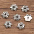 Antiek zilveren legering bloem kraal doppen voor DIY sieraden maken, armband spacer. - Zesbladige Holle Bloem Stijl (877) / 1 Stuk (2*9mm) / Antiek Zilver