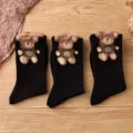 damen schwarze wadenlange socken mit 3D niedlichem teddybaer pluesch deko herbst winter - Schwarzer Bär