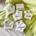 Süße weiße Baumwoll-Kurzsocken für Damen mit süßen Cartoon-Stickereien und atmungsaktivem Strick. - Herz
