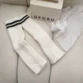 Jambières en tricot blanc à rayures noires, jolies chaussettes style Lolita japonaises pour l'hiver. - Taille unique / Blanc