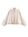 Vue détaillée de la veste bomber à revers en suédine pour femme en beige, montrant le tissu. - Blanc Cassé