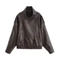 Détail de veste en similicuir marron foncé, texture litchi, col montant, poignets. - XS / Marron