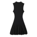 Vue détaillée de la robe noire sans manches à côtes avec un ourlet bulle style ballet. - S / Noir