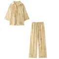 Ensemble chemise décontractée à revers et pantalon large d'été pour femme avec jacquard. - S / Haut Et Bas / Ensemble Jaune